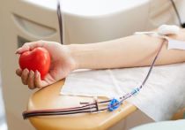 Пациенты НМИЦ онкологии имени Петрова остро нуждаются в донорской крови. В медицинском центре отмечают — из-за пандемии получить нужное для спасения пациентов количество становится очень трудно.