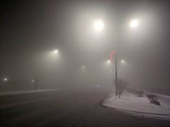 По всему Омску разошлись гарь и туман