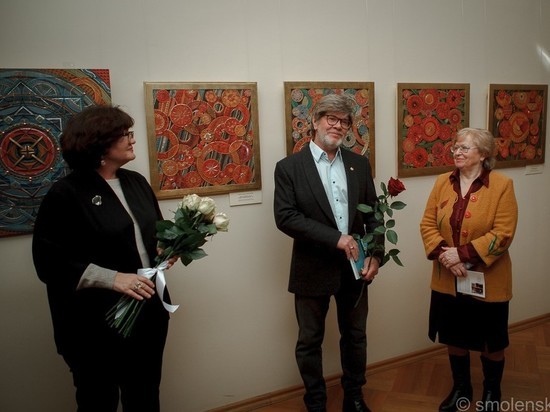 В Смоленске открылась выставка «Живое дерево Инессы и Рашида Азбухановых»