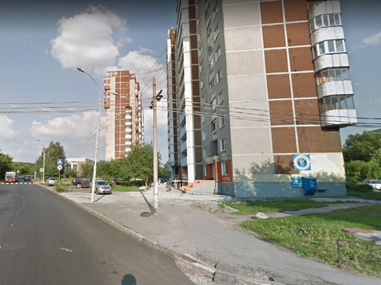 Злоумышленники ограбили иномарку на глазах у десятков екатеринбуржцев
