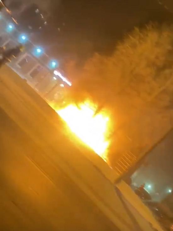На улице Ноябрьска сгорел автомобиль