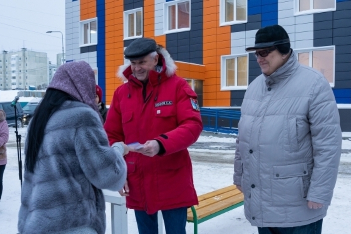 В Магадане получили ключи от новых квартир жители аварийных домов из  городских округов - МК Колыма