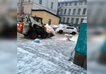 Более 500 работников и 30 машин бросили на борьбу с последствиями снегопадов в Центральном районе Петербурга. О результатах зимней уборки отчитались в районной администрации.