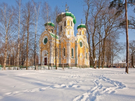 В Гатчине открыли после реставрации нижний храм Павловского кафедрального собора