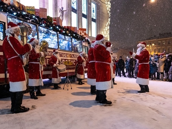 Новогодний «ДедМоробус» начнет курсировать в Петербурге с 21 декабря