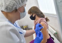 Новое исследование показало, что люди, которые заболевают инфекцией COVID-19 после полной вакцинации, обладают «супериммунитетом» с повышением уровня антител на 2000%