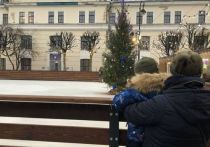 Открытым бесплатным ледовым катком на Манежной площади остались довольны не все: петербуржцы нашли, по их мнению, пробелы в организации и поделились мыслями в социальных сетях.