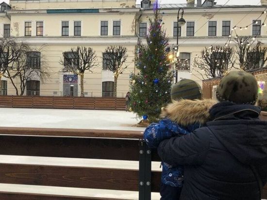 Петербуржцы остались недовольны бесплатным катком на Манежной площади