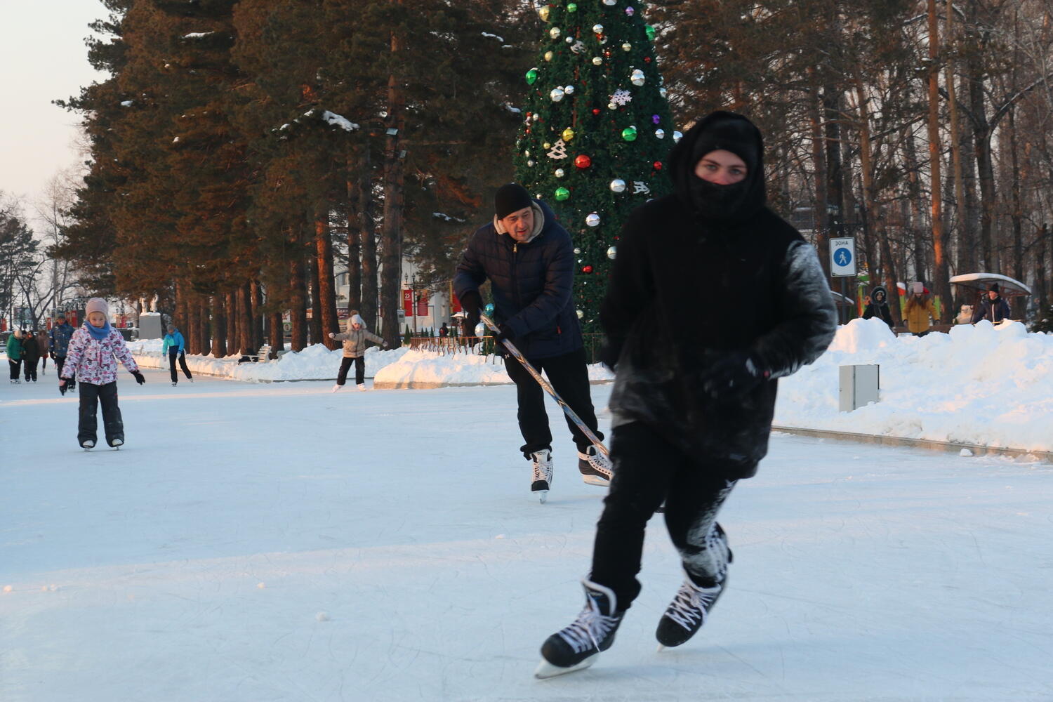 катка началась. вднх начало строительства. катка началась. поздняя катка ведущий. каток водник тюмень.