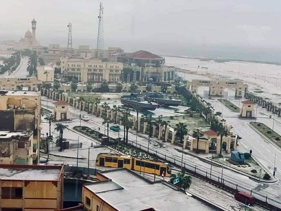 Александрию в Египте накрыло снегом