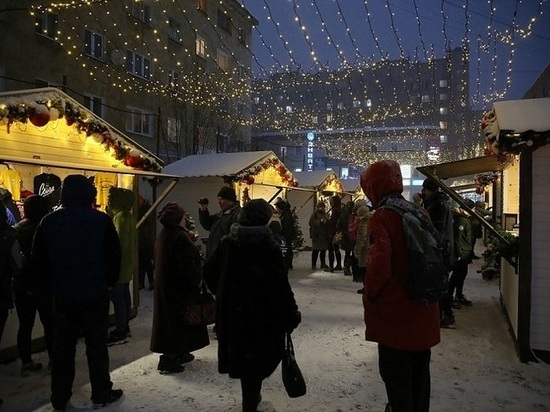 Продажа новогодних подарков и сувениров начнется в центре Мурманска с 25 декабря