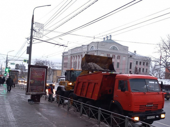 Количество снегоуборочной техники в Туле за ночь составило 105 единиц