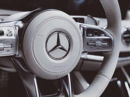 В Пионерском женщина на Mercedes попыталась скрыться от полиции и улетела в кювет