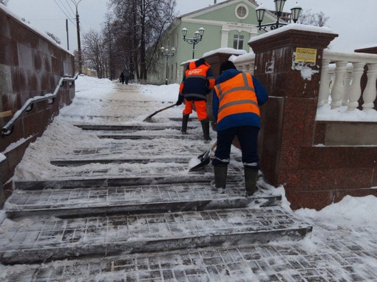 В Ижевске на расчистку улиц от снега вышли 99 машин и 113 рабочих