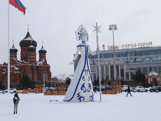 К 23 декабря у Снегурочки на площади Ленина в Туле появится длинный шлейф в виде зведного неба