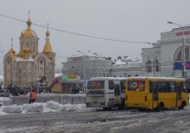 «Автодор» проводит мероприятия по расчистке от снега и наледи и посыпке противгололёдными средствами автодорог общего пользования, сообщили в Минтрансе ДНР
