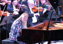 Пианистка с мировым именем из США Валентина Лисица дала концерт на сцене Луганской академической филармонии