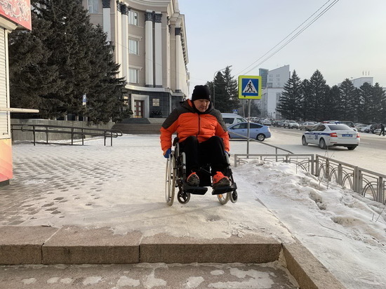 Общественники прокатились на инвалидной коляске по улицам Улан-Удэ