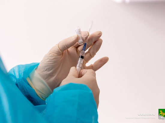 Почти 325 тысяч жителей Владивостока сделали прививку от коронавируса