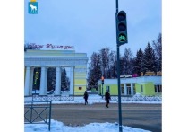 В Йошкар-Оле на перекрестке Чавайна и Комсомольской установлены первые велосветофоры.