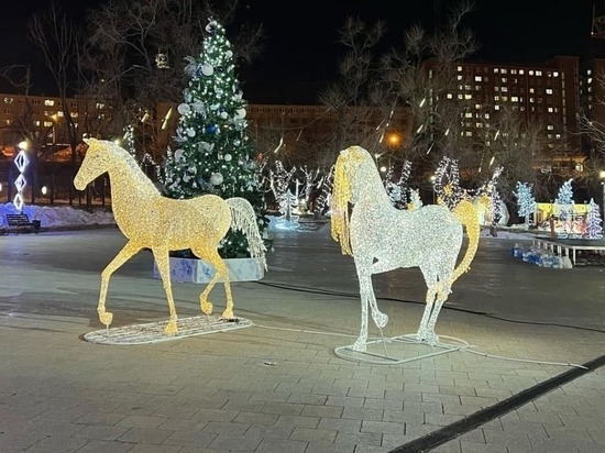 Главная городская площадь Владивостока заряжает на новогоднее настроение