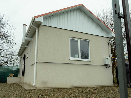 Двум семьям из Темрюкского района Кубани вручили ключи от новых домов