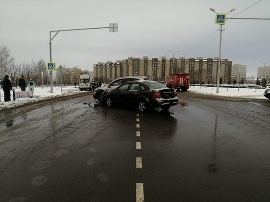 В Белгородской области на перекрестке не разъехались две легковушки