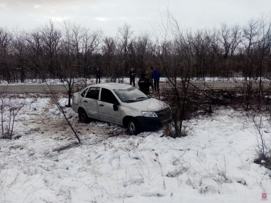 В Волгоградской области в опрокинувшейся «Ладе» пострадали 2 женщины