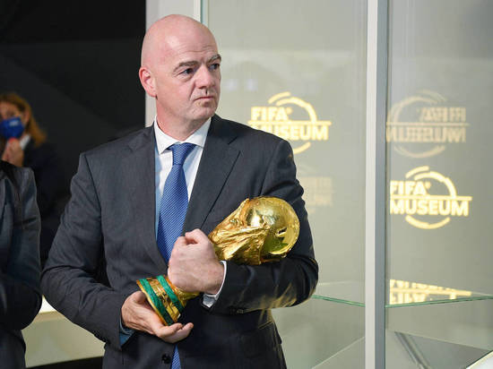 Глава ФИФА опять рекламирует ЧМ раз в два года и грозит лишить денег Европу