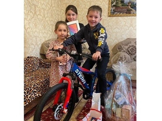 «Елка желаний»: Чайка подарил мальчику из Кабардино-Балкарии велосипед