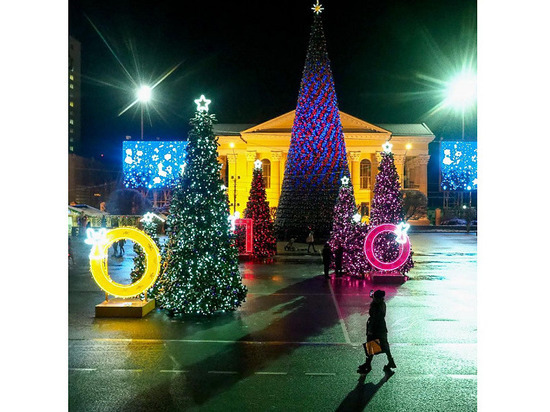В Ставрополе зажгли главную новогоднюю елку края