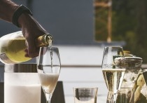 Представители бизнеса обратились к главе Минфина РФ Антону Силуанову с предложением поднять с 2022 года розничную цену на шампанское почти на 18%