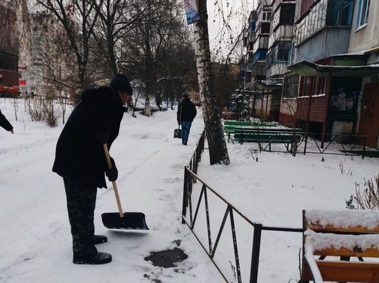 В Курске три УК получили предписания за неубранные от снега дворы