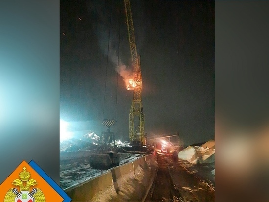 В Хакасии накануне горели башенный кран и машина у аэропорта