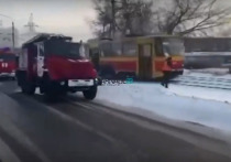 Утром 22 декабря в Барнауле на пересечении Павловского тракта и Строителей загорелся трамвай №5