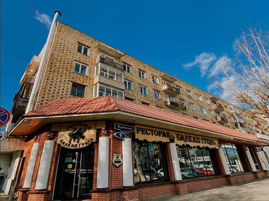 В Красноярске загорелся ресторан «Балкан-Гриль» на улице Перенсона