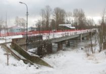 Капитальный ремонт моста через реку Славянку начнется в 2022 году. После его окончания власти обещают создать альтернативный выезд с Усть-Славянки, разгрузив Шлиссельбургский проспект.