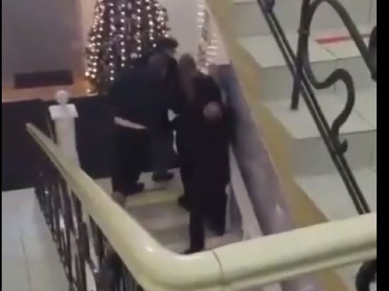 Полиция начала проверку из-за нападения отца 9-летней Тепляковой на сотрудника МГУ