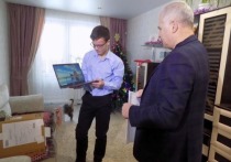 В рамках акции «Елка желаний» сенатор Сергей Мартынов подарил школьнику из Марий Эл ноутбук.