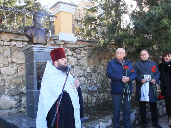 В Балаклаве установили памятник командиру греческого батальона