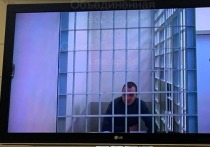 Очередное фиаско потерпела в суде защита блогера Юрия Хованского. На этот раз ей не удалось обжаловать продление меры пресечения в виде ареста. Новый год молодой человек все-таки встретит за решеткой.