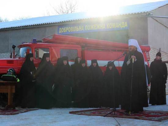 Эксперт раскритиковал украинские власти за пожарный расчет из монахинь