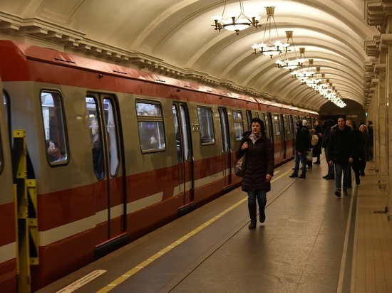 Пассажиропоток в петербургском метро оказался на 30 % ниже допандемийного уровня