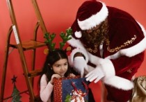 Психолог объяснила родителям, когда знакомить ребенка с Дедом Морозом
