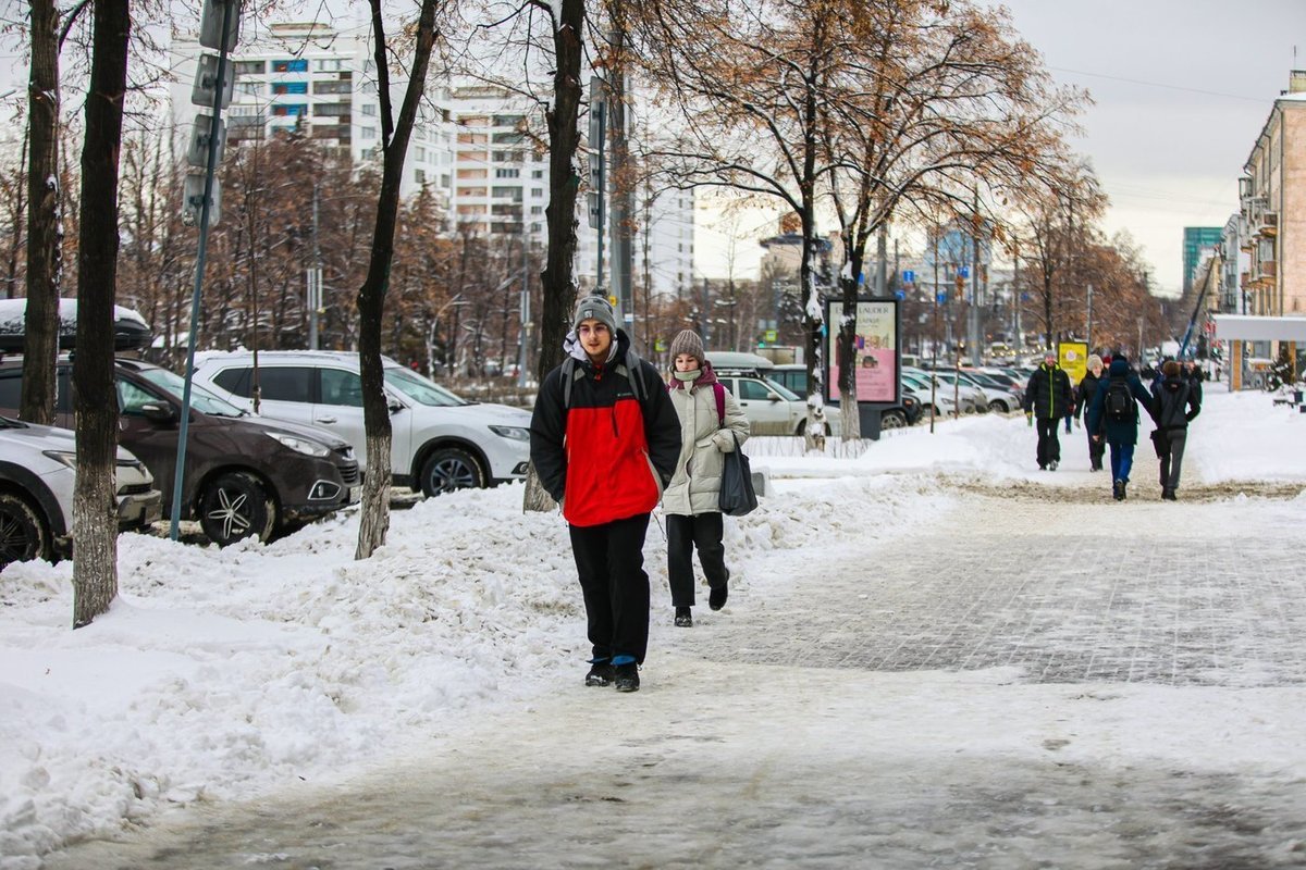 17 градусов на улице. Снег в Челябинске. Снег в декабре. Выходные в Челябинске. 17 Градусов.