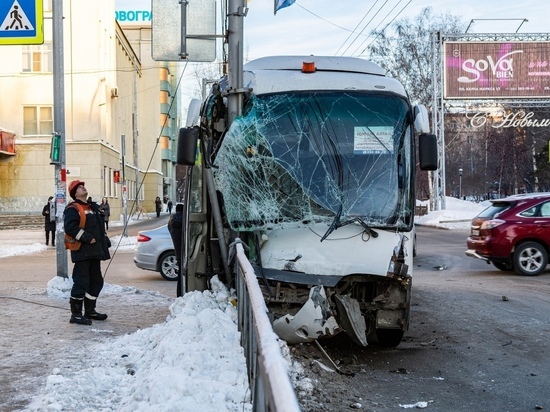 Навстречу Новому году:  в лицее рассказали о целях  поездки детей из попавшего в ДТП автобуса в центре Новосибирска