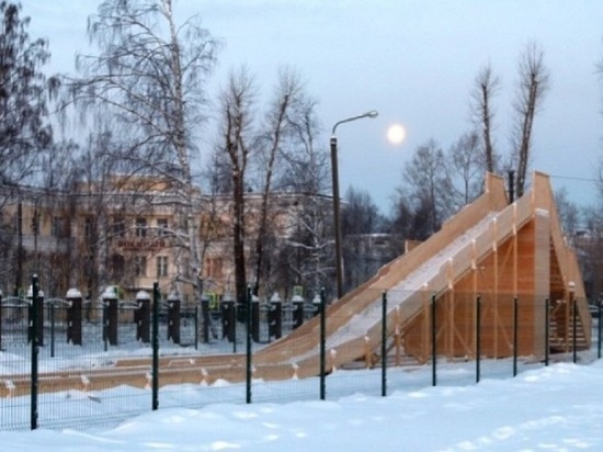 В Северодвинске построили платную горку за баснословную цену