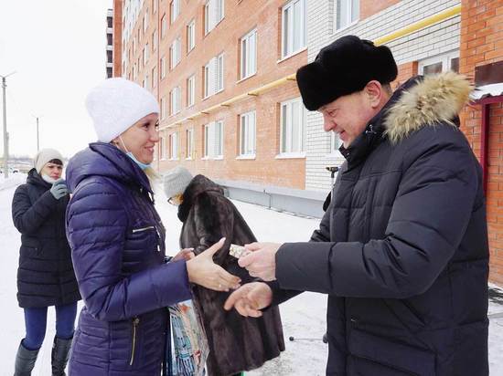  В Кимовском районе вручили ключи от квартир переселенцам из аварийного жилья