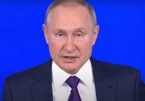 Президент России Владимир Путин в ходе ежегодной пресс-конференции ответил на вопрос журналиста из Вологды об отношениях с Дедом Морозом