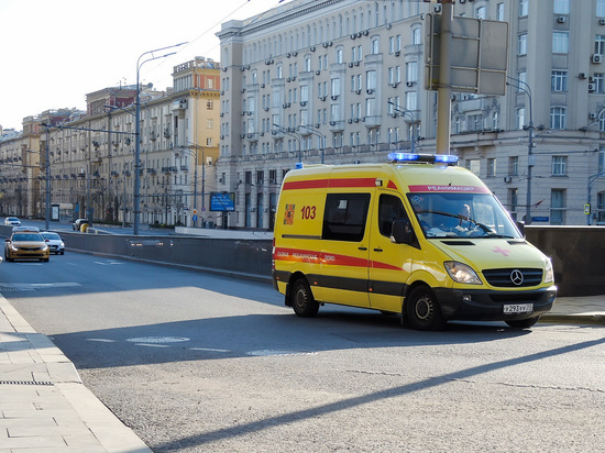 Найденный под окнами московский подросток-лунатик получил перелом позвоночника